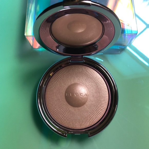 Becca Pearl Glow Luster Powder - Picture 5 of 5
